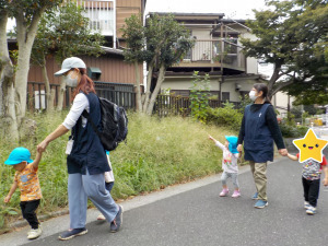 【つき組】散歩・戸外遊びの様子