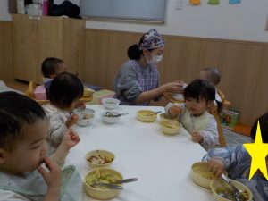 食事の様子【ほし組】