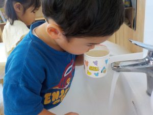 そら組(2歳児)~うがい~