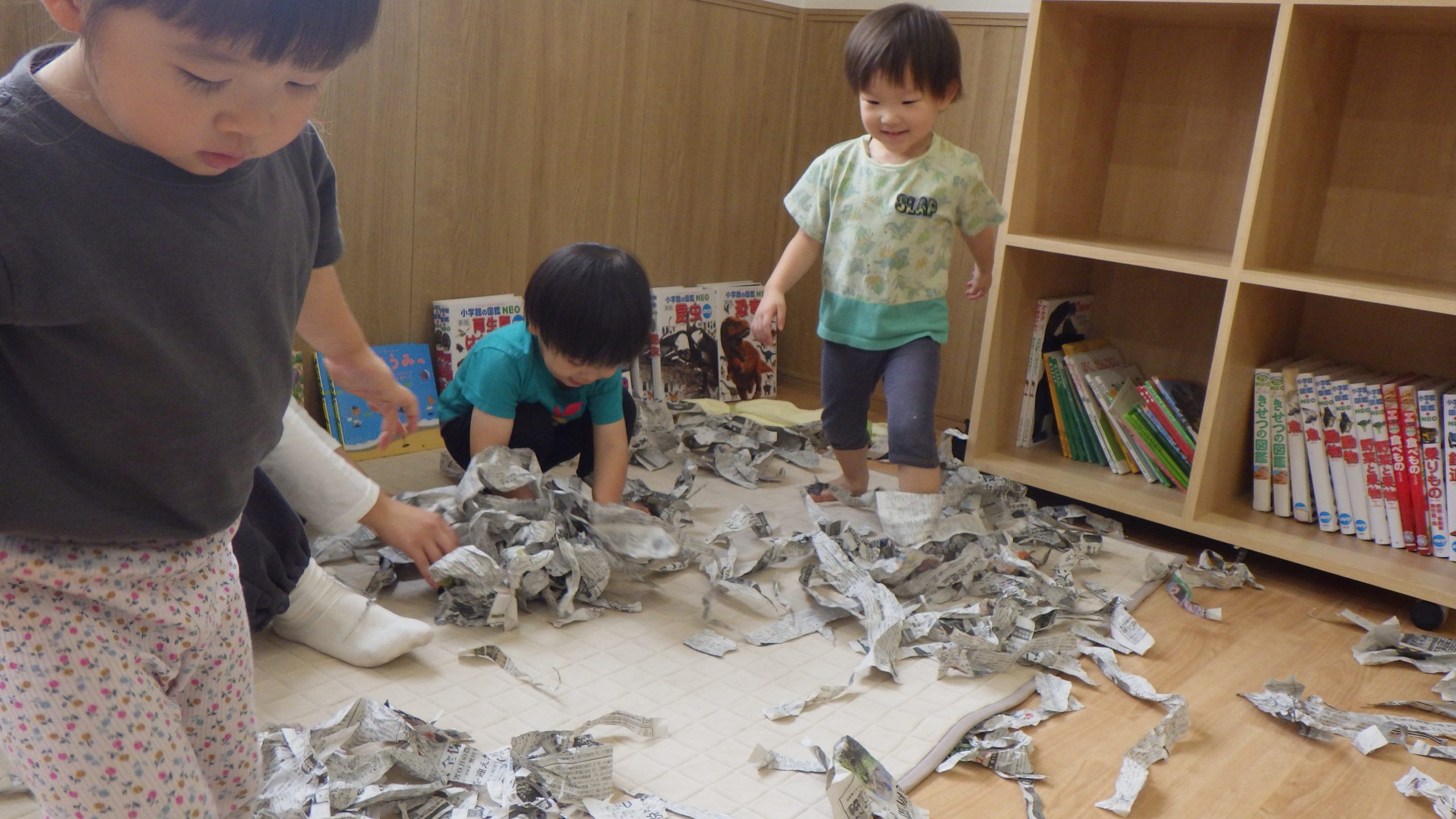 【そら組】新聞紙遊び