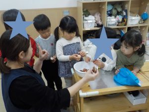 チューリップの球根植え（そら組）