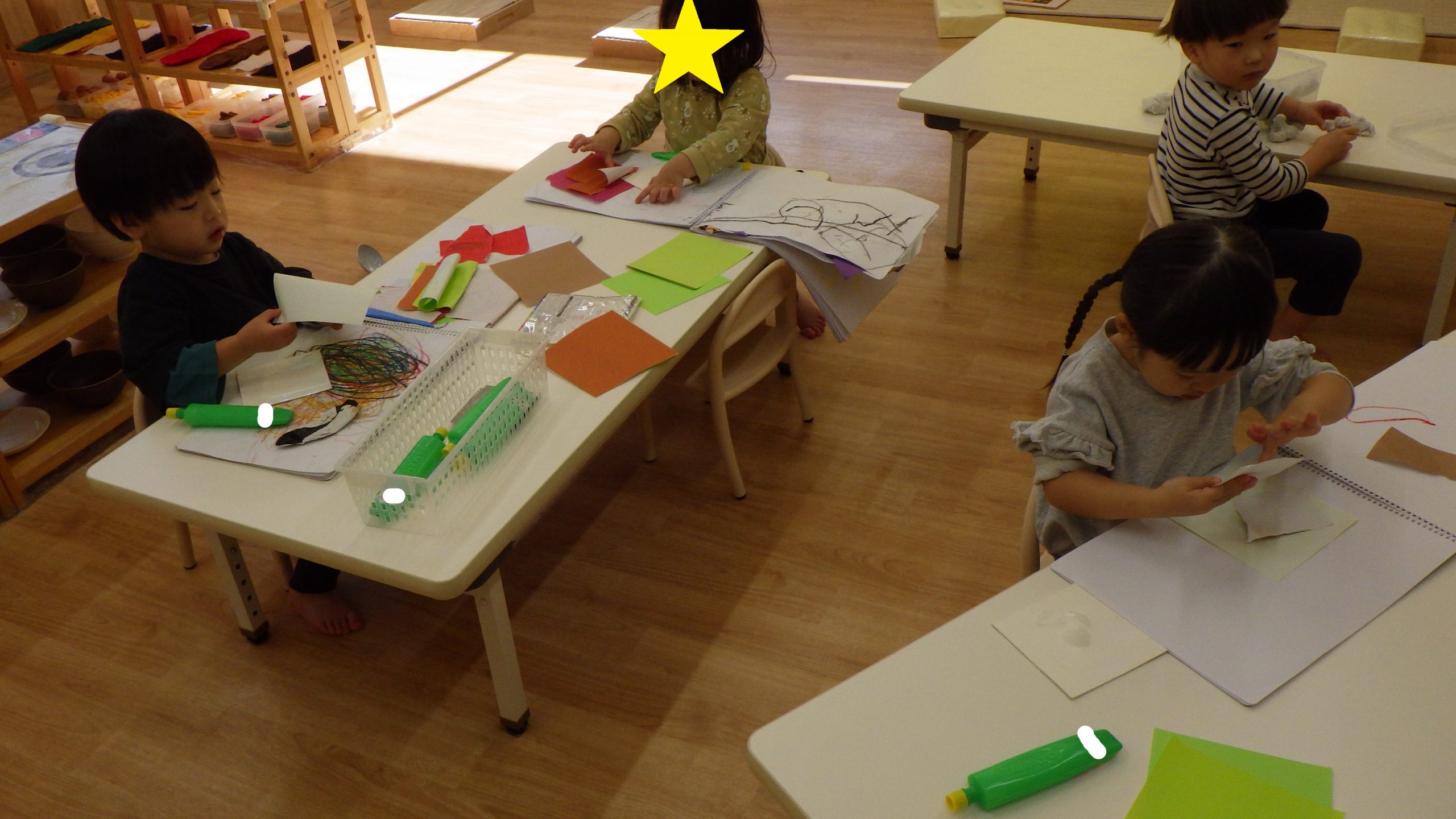 1月室内装飾【お正月】・【そら組】糊遊び